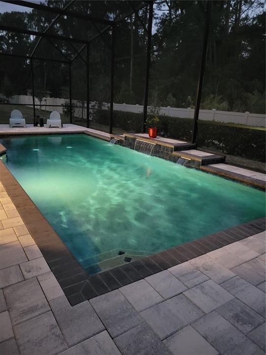 合同活跃: $905,000 (4 贝兹, 3 浴室, 3036 平方英尺)