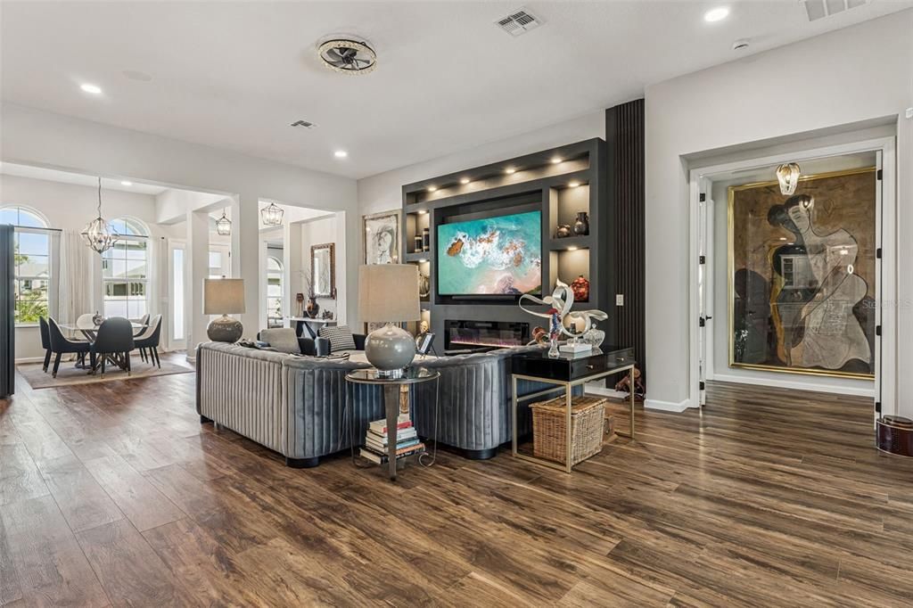 合同活跃: $905,000 (4 贝兹, 3 浴室, 3036 平方英尺)