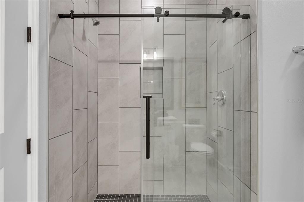 合同活跃: $905,000 (4 贝兹, 3 浴室, 3036 平方英尺)