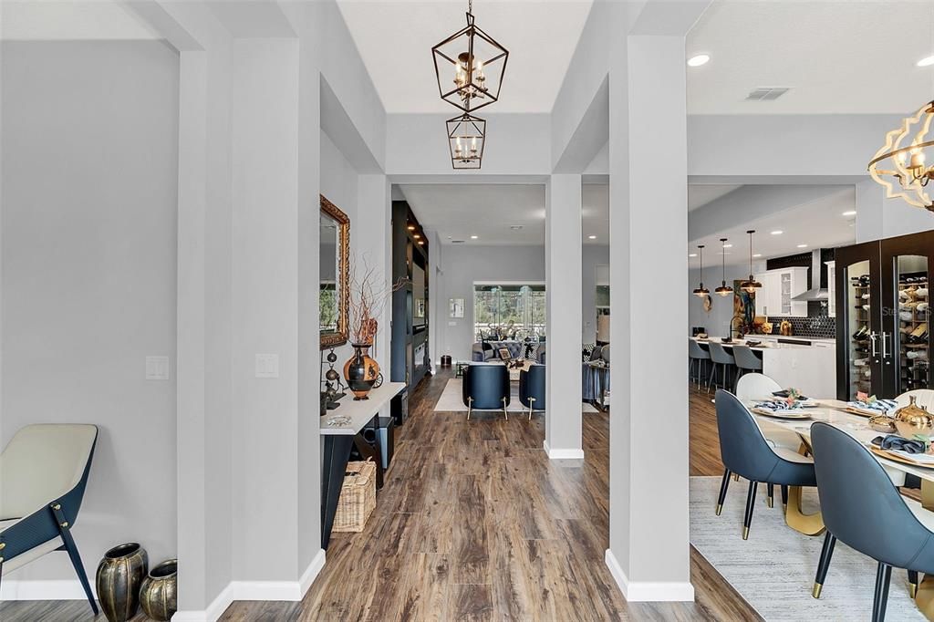 合同活跃: $905,000 (4 贝兹, 3 浴室, 3036 平方英尺)