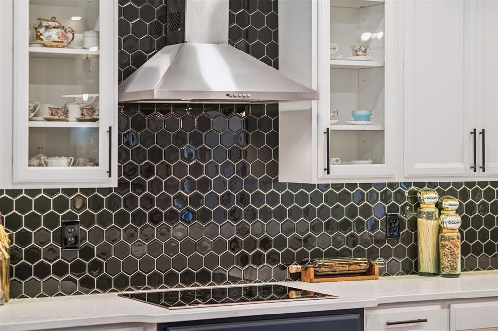 合同活跃: $905,000 (4 贝兹, 3 浴室, 3036 平方英尺)