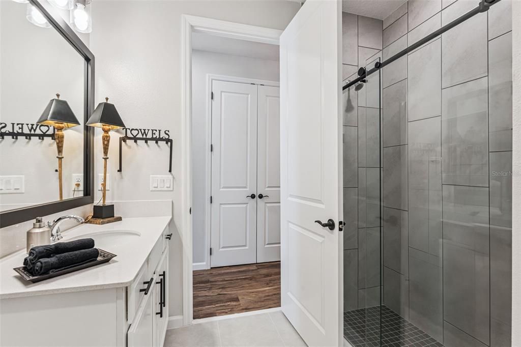 合同活跃: $905,000 (4 贝兹, 3 浴室, 3036 平方英尺)