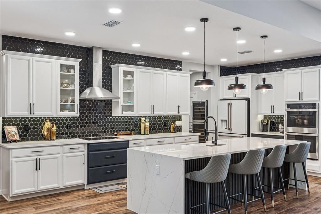 合同活跃: $905,000 (4 贝兹, 3 浴室, 3036 平方英尺)