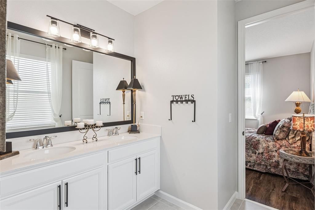 合同活跃: $905,000 (4 贝兹, 3 浴室, 3036 平方英尺)