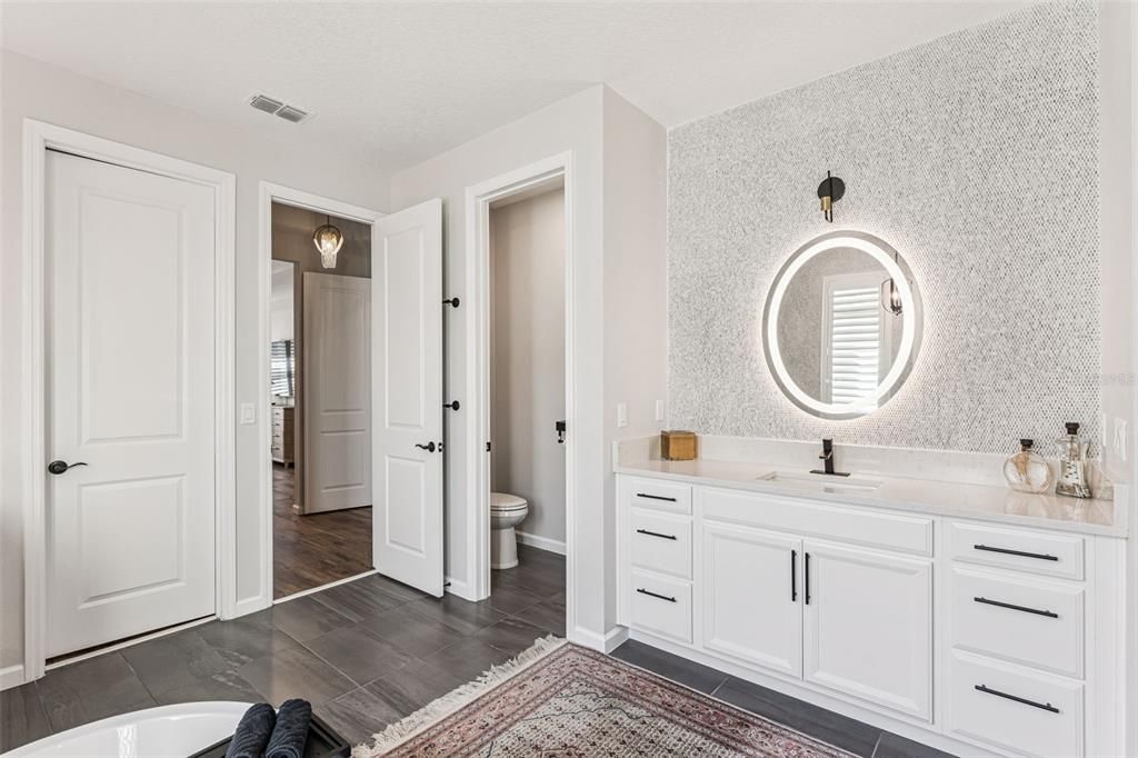 合同活跃: $905,000 (4 贝兹, 3 浴室, 3036 平方英尺)