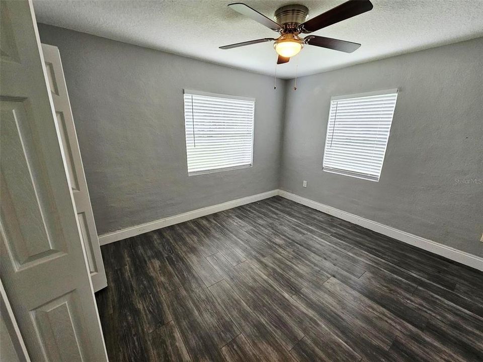 合同活跃: $1,575 (2 贝兹, 1 浴室, 943 平方英尺)