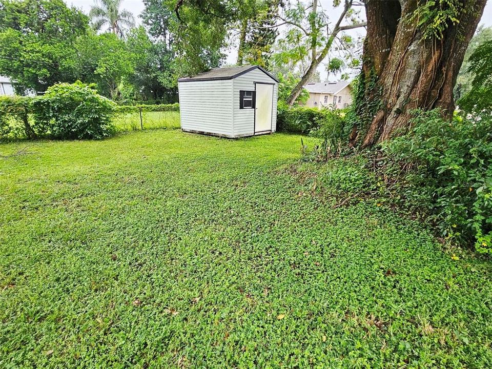 合同活跃: $1,575 (2 贝兹, 1 浴室, 943 平方英尺)