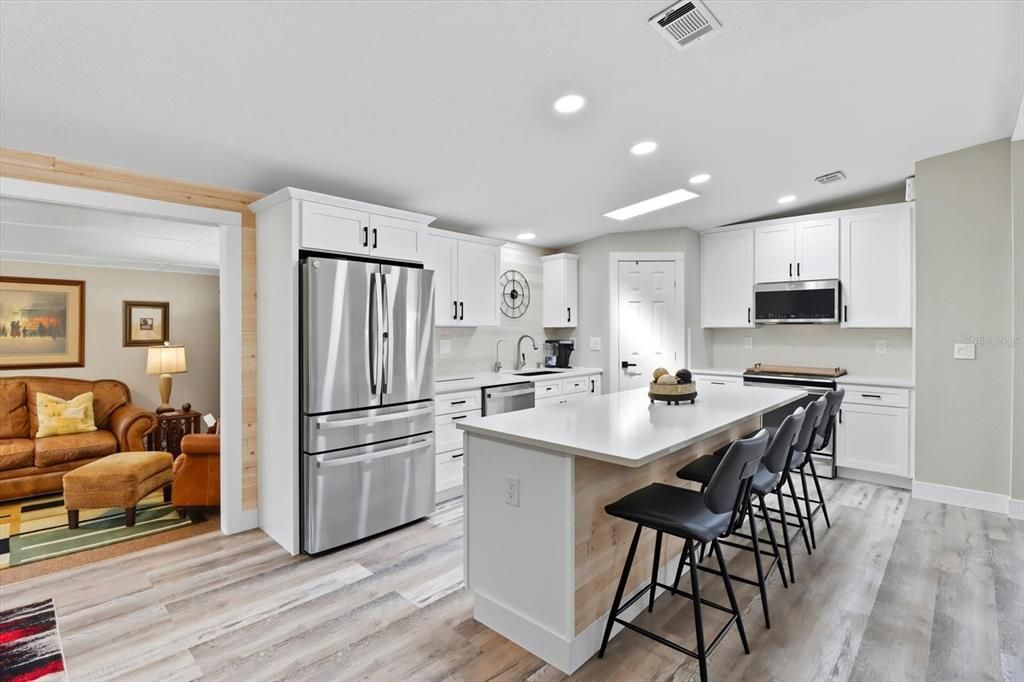 For Rent: $2,350 (2 beds, 2 baths, 1641 Square Feet)