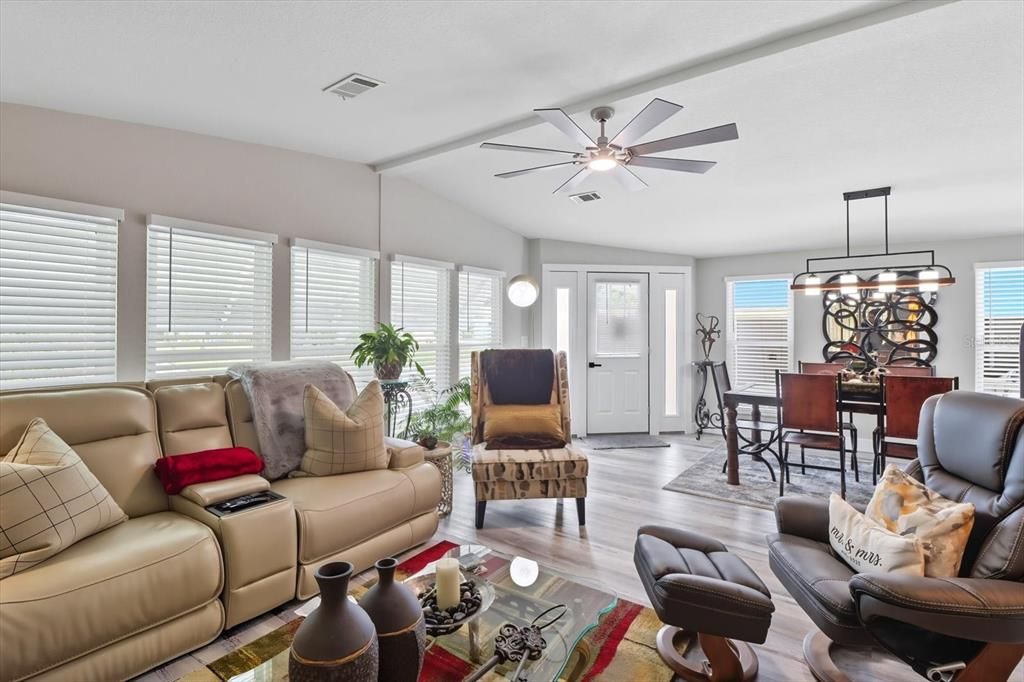 For Rent: $2,350 (2 beds, 2 baths, 1641 Square Feet)