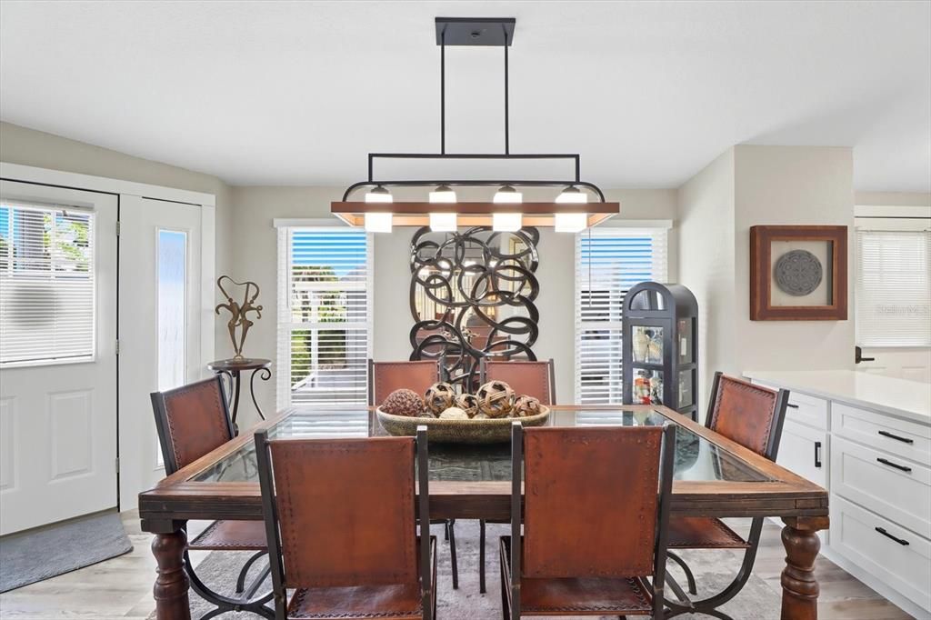 For Rent: $2,350 (2 beds, 2 baths, 1641 Square Feet)