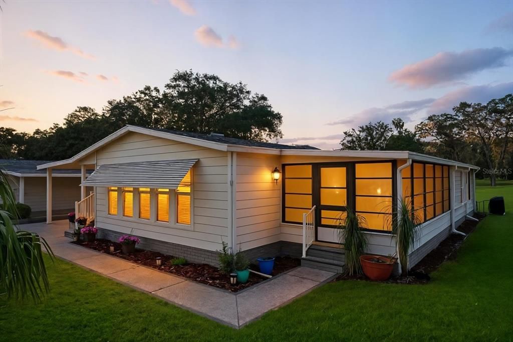 For Rent: $2,350 (2 beds, 2 baths, 1641 Square Feet)