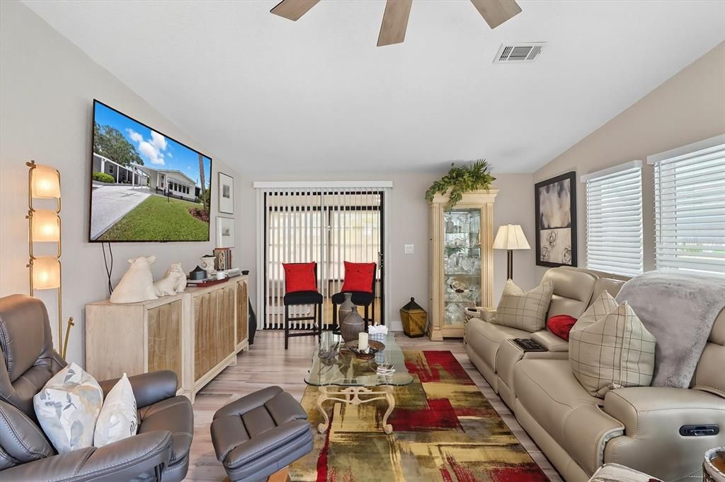 For Rent: $2,350 (2 beds, 2 baths, 1641 Square Feet)