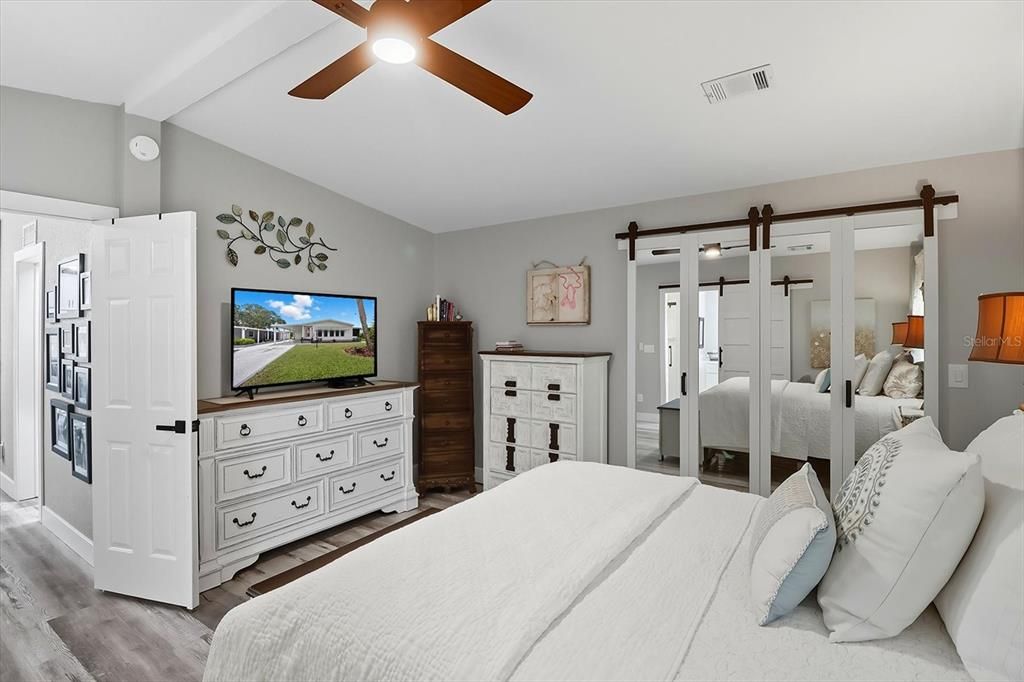 For Rent: $2,350 (2 beds, 2 baths, 1641 Square Feet)