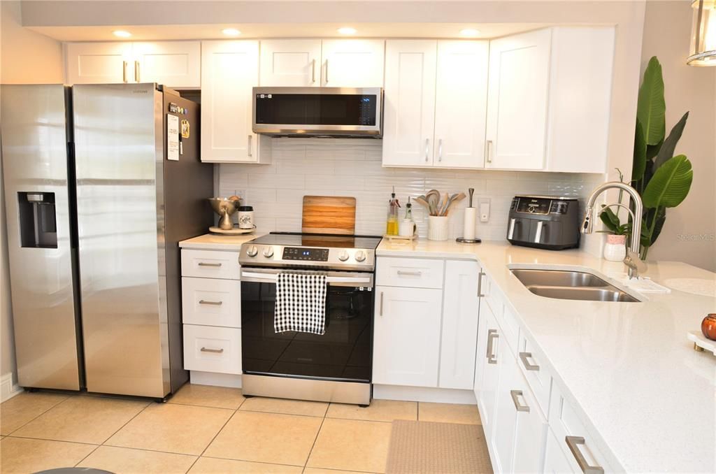 待售: $255,000 (2 贝兹, 2 浴室, 1013 平方英尺)