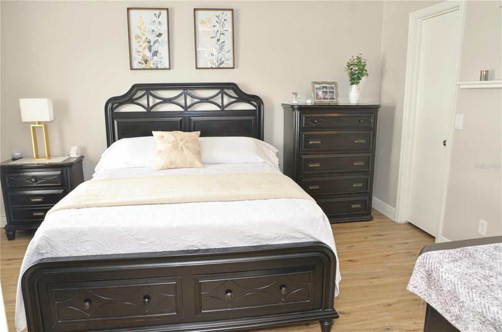 待售: $255,000 (2 贝兹, 2 浴室, 1013 平方英尺)