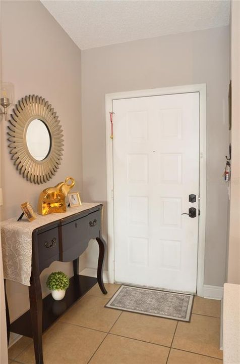 待售: $255,000 (2 贝兹, 2 浴室, 1013 平方英尺)