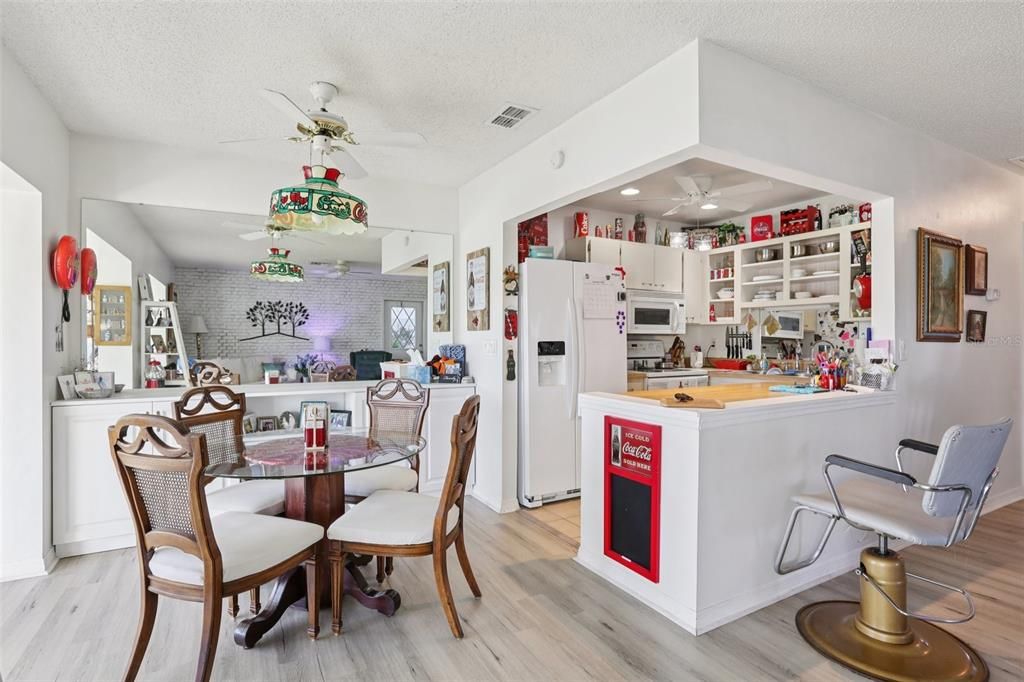 На продажу: $154,900 (2 спален, 2 ванн, 960 Квадратных фут)