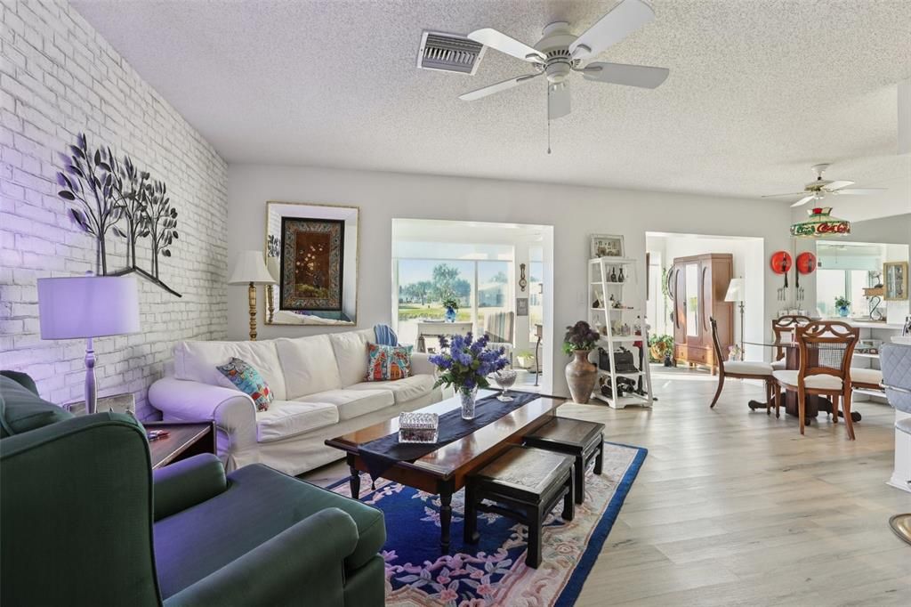 На продажу: $154,900 (2 спален, 2 ванн, 960 Квадратных фут)