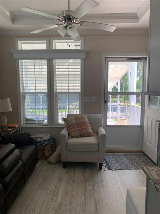 For Sale: $129,000 (1 beds, 1 baths, 400 Square Feet)