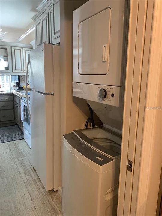 For Sale: $129,000 (1 beds, 1 baths, 400 Square Feet)