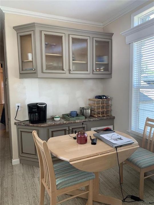 For Sale: $129,000 (1 beds, 1 baths, 400 Square Feet)