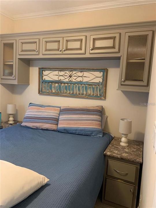 For Sale: $129,000 (1 beds, 1 baths, 400 Square Feet)