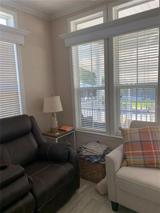 For Sale: $129,000 (1 beds, 1 baths, 400 Square Feet)