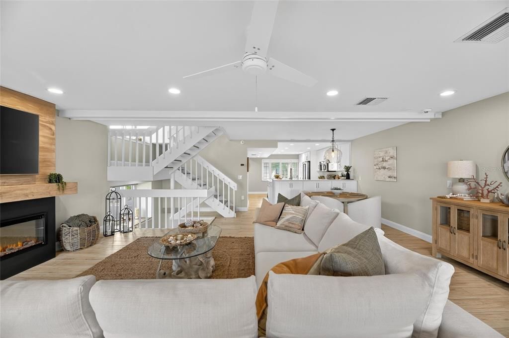 出租: $7,000 (3 贝兹, 3 浴室, 2150 平方英尺)