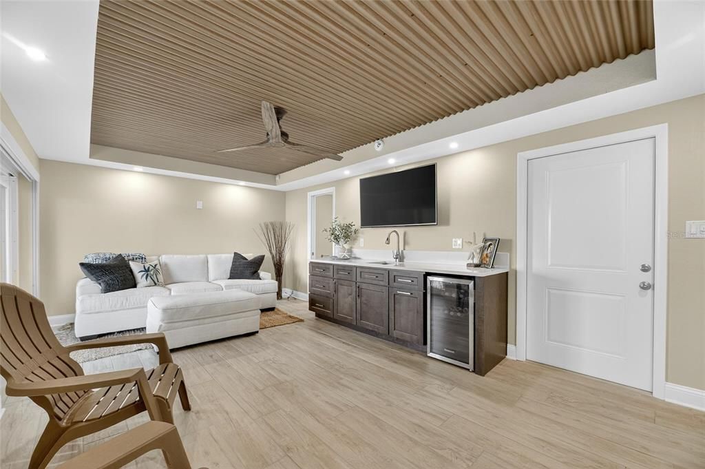 出租: $7,000 (3 贝兹, 3 浴室, 2150 平方英尺)