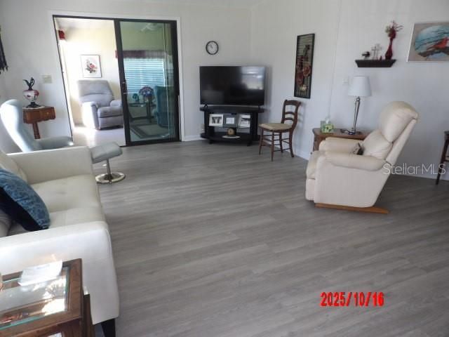 For Sale: $185,000 (2 beds, 2 baths, 1002 Square Feet)