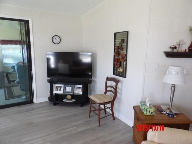 For Sale: $185,000 (2 beds, 2 baths, 1002 Square Feet)