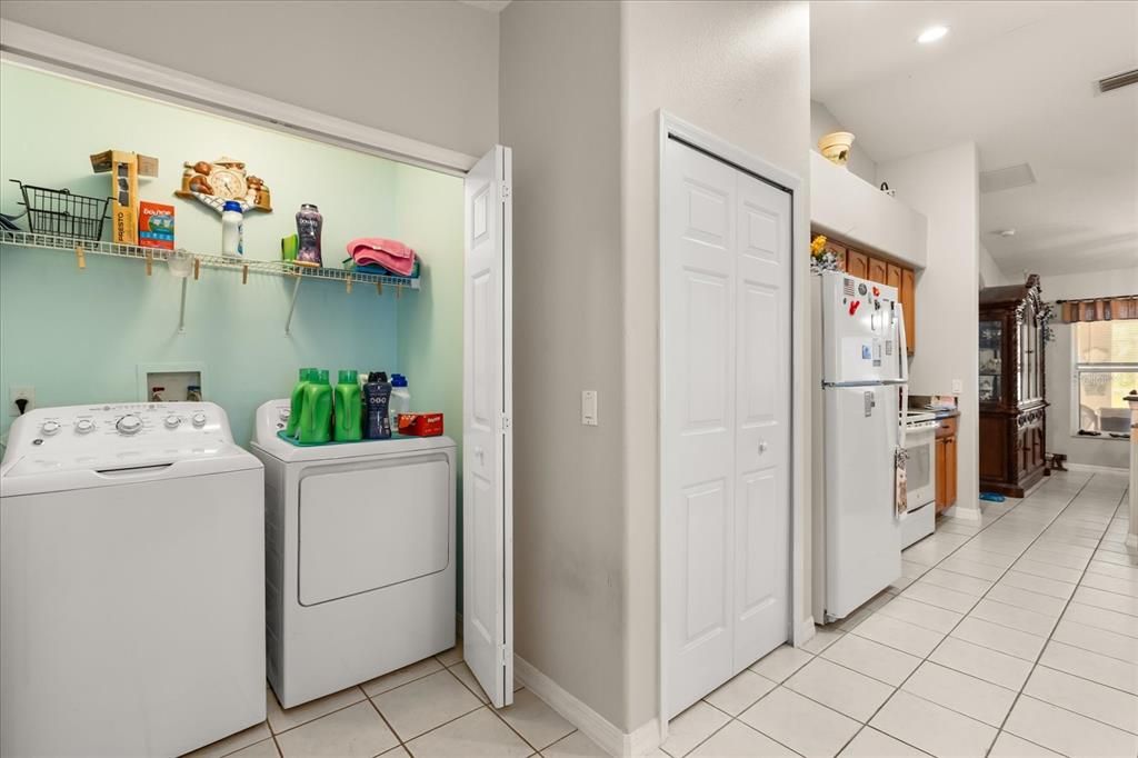 Activo con contrato: $434,800 (4 camas, 2 baños, 1647 Pies cuadrados)