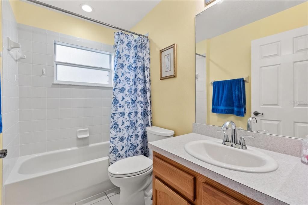 Activo con contrato: $434,800 (4 camas, 2 baños, 1647 Pies cuadrados)