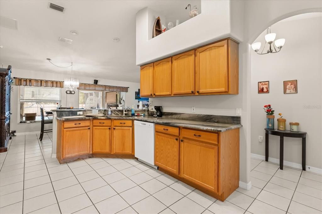 Activo con contrato: $434,800 (4 camas, 2 baños, 1647 Pies cuadrados)