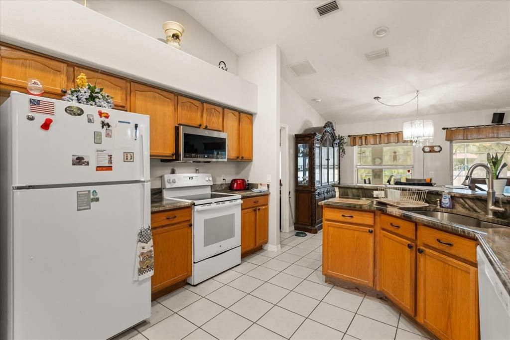 Activo con contrato: $434,800 (4 camas, 2 baños, 1647 Pies cuadrados)