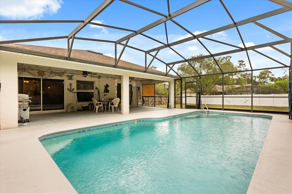 Activo con contrato: $434,800 (4 camas, 2 baños, 1647 Pies cuadrados)