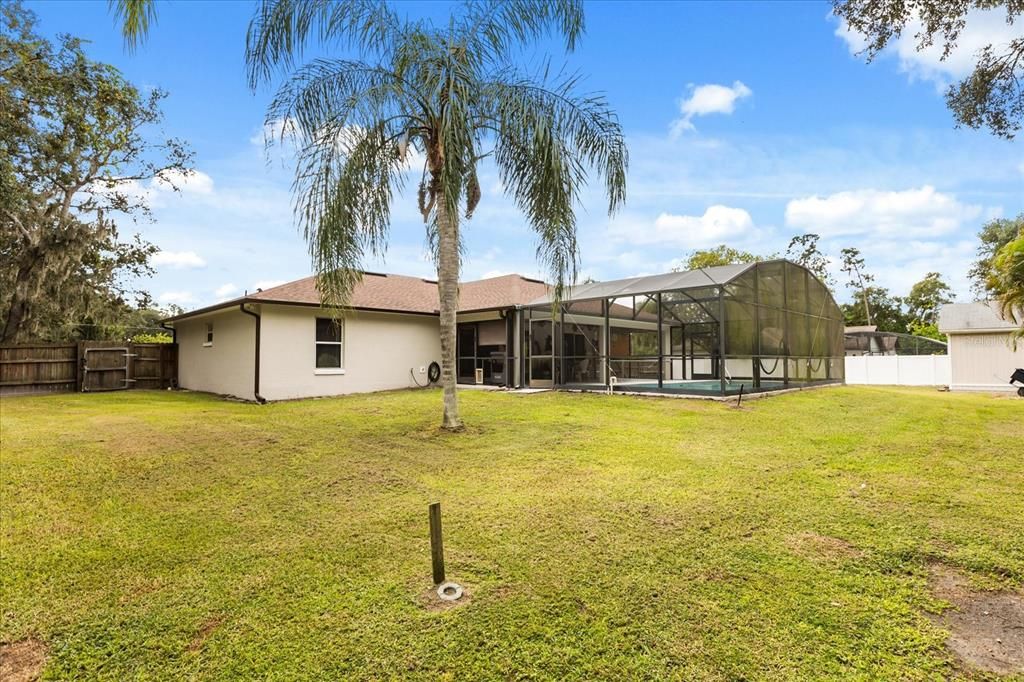 Activo con contrato: $434,800 (4 camas, 2 baños, 1647 Pies cuadrados)