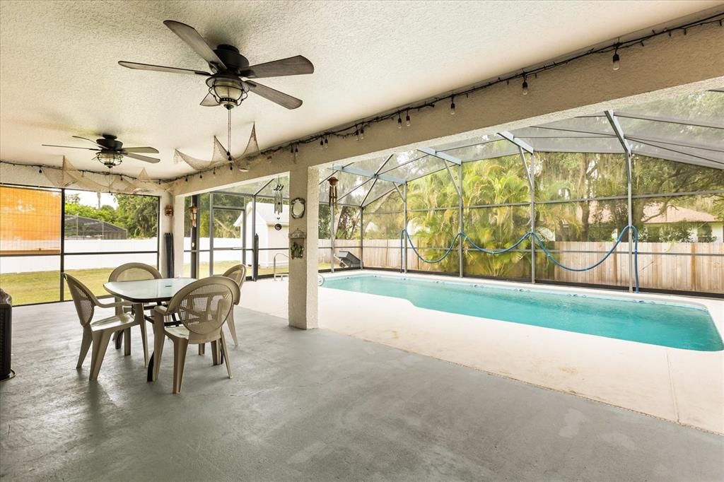 Activo con contrato: $434,800 (4 camas, 2 baños, 1647 Pies cuadrados)