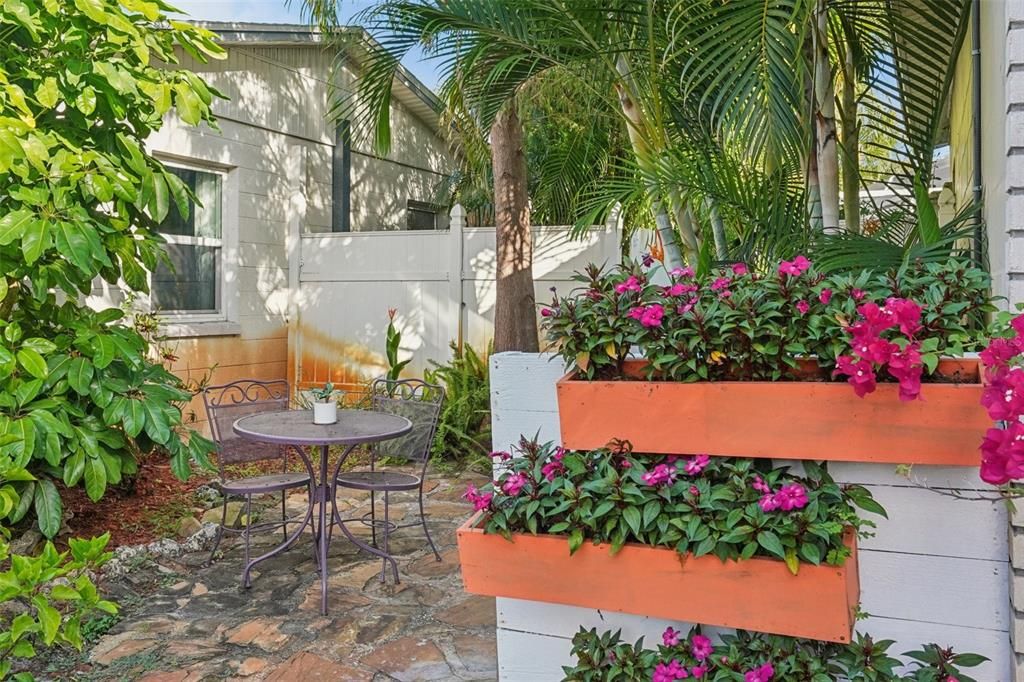 For Sale: $570,000 (3 beds, 2 baths, 1599 Square Feet)