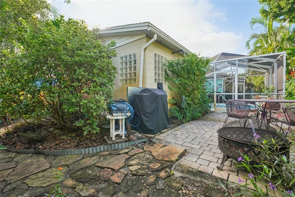 For Sale: $570,000 (3 beds, 2 baths, 1599 Square Feet)