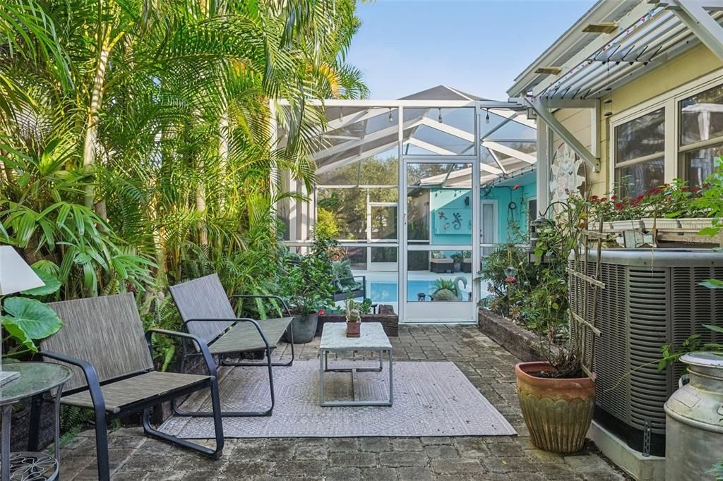 For Sale: $570,000 (3 beds, 2 baths, 1599 Square Feet)