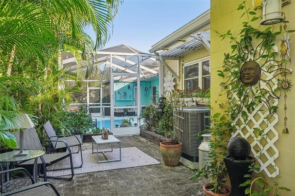 For Sale: $570,000 (3 beds, 2 baths, 1599 Square Feet)