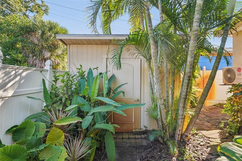 For Sale: $570,000 (3 beds, 2 baths, 1599 Square Feet)