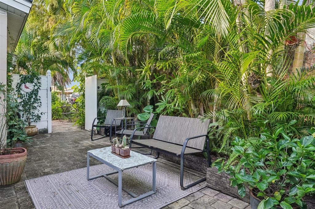 For Sale: $570,000 (3 beds, 2 baths, 1599 Square Feet)