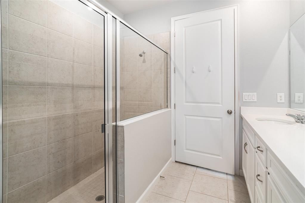 На продажу: $350,000 (2 спален, 3 ванн, 1728 Квадратных фут)