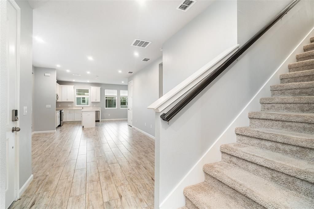 На продажу: $350,000 (2 спален, 3 ванн, 1728 Квадратных фут)