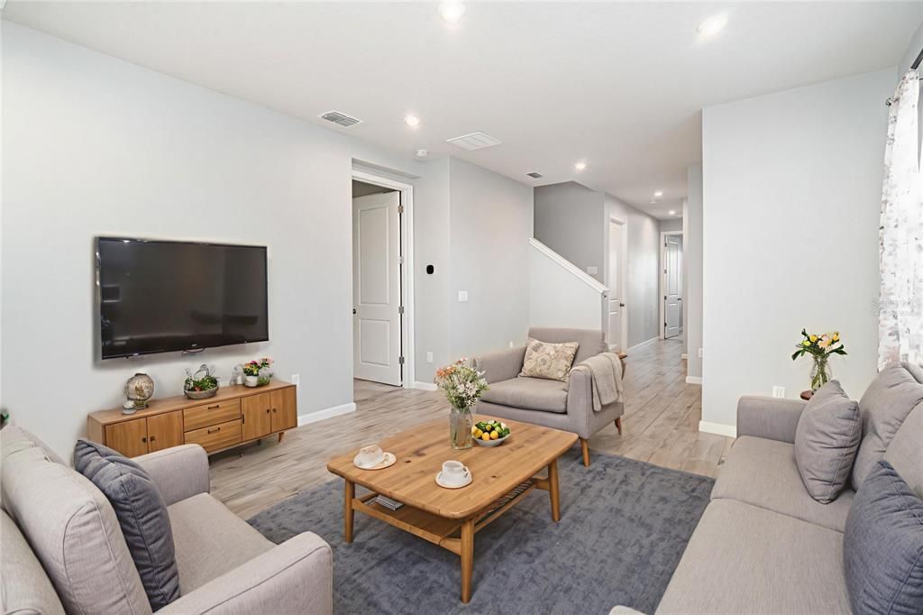 На продажу: $350,000 (2 спален, 3 ванн, 1728 Квадратных фут)