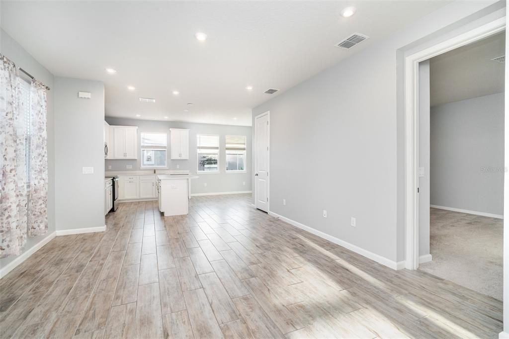 На продажу: $350,000 (2 спален, 3 ванн, 1728 Квадратных фут)