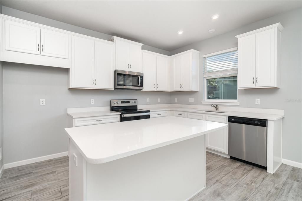 На продажу: $350,000 (2 спален, 3 ванн, 1728 Квадратных фут)