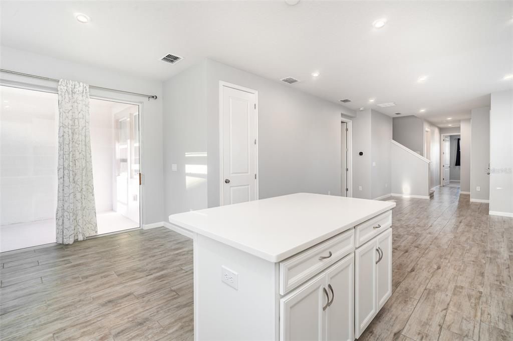 На продажу: $350,000 (2 спален, 3 ванн, 1728 Квадратных фут)